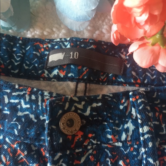 LEVI’S  Chevron Print Shorts - Picture 4 of 6